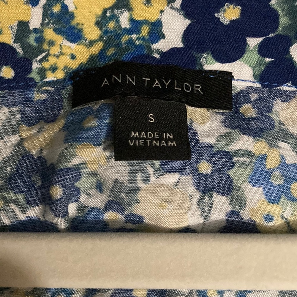 Ann Taylor Floral Button Square Neck Top Size S - Picture 7 of 8